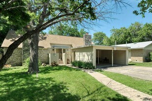 2711 St Edwards Cir in Austin, TX - Building Photo