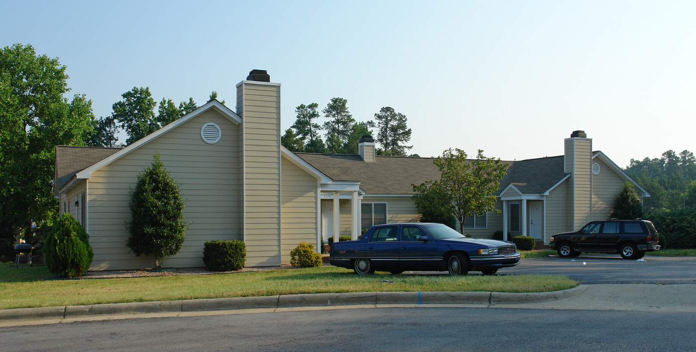 2605 Millborough Ct in Raleigh, NC - Building Photo