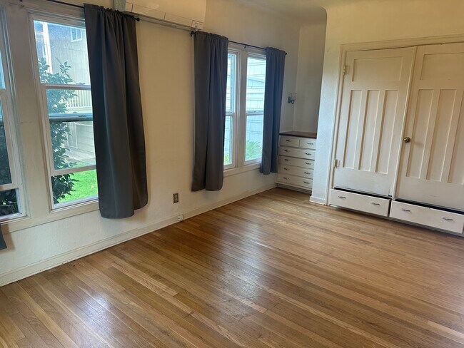 351 W 10th Ave in Eugene, OR - Building Photo - Building Photo