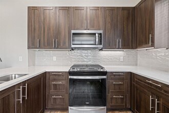 1700 Cedar Bend Dr in Austin, TX - Building Photo - Building Photo