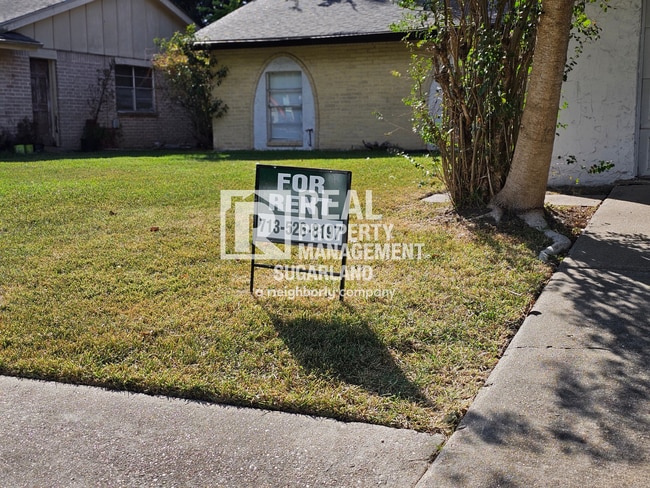 10527 Westedge Dr in Sugar Land, TX - Building Photo - Building Photo