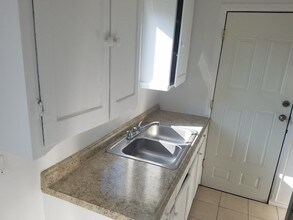 1859 Orange Ave, Unit House in Long Beach, CA - Building Photo - Building Photo