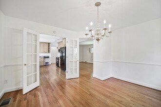 6002 Madawaska Rd in Bethesda, MD - Building Photo - Building Photo