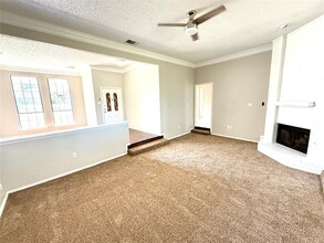 1204 Elder in Carrollton, TX - Foto de edificio - Building Photo