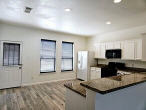 8039 Ellinger Ln in Houston, TX - Building Photo - Building Photo