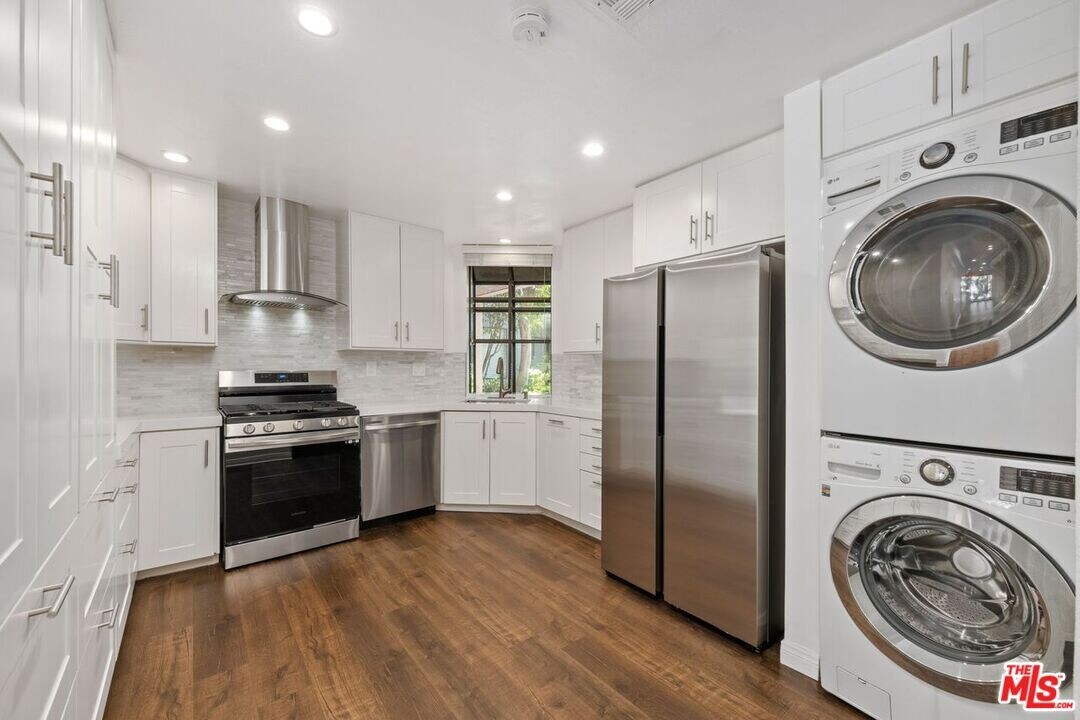 2031 S Bentley Ave in Los Angeles, CA - Building Photo