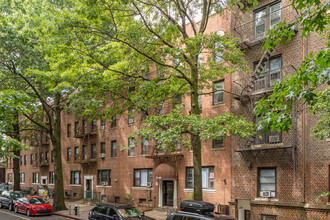 3746 81st St in Jackson Heights, NY - Foto de edificio - Building Photo