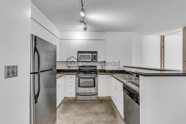 8100 Oceanview Ter, Unit Apt 101 in San Francisco, CA - Building Photo - Building Photo