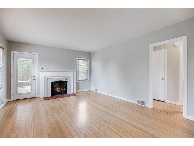 1588 W Highland Pkwy in St. Paul, MN - Building Photo - Building Photo