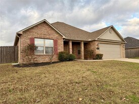 610 Saddlehorn Dr in Centerton, AR - Building Photo