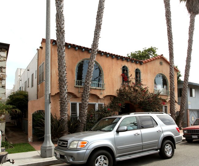 4251 E 4th St in Long Beach, CA - Foto de edificio - Building Photo