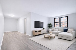 525-527 Riverdale Avenue, Unit 5N in Yonkers, NY - Building Photo