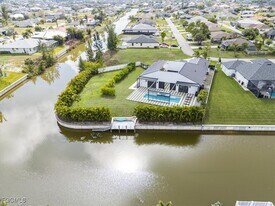 1817 SW 11th Terrace in Cape Coral, FL - Building Photo