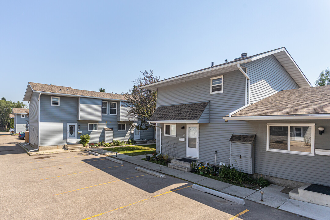 The Riverbend in Edmonton, AB - Building Photo