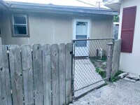 5530 Gatewood St photo'