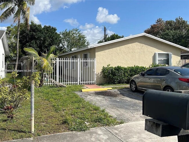 2845 NW 13th Ct in Fort Lauderdale, FL - Building Photo - Building Photo