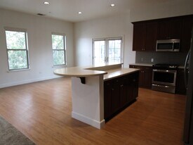 223 N Irwin St in Hanford, CA - Building Photo