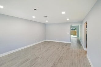 9126 Roan Ln in West Palm Beach, FL - Foto de edificio - Building Photo