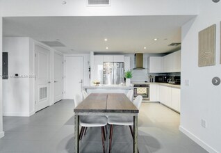 1600 NE 1st Ave, Unit 2207 in Miami, FL - Foto de edificio - Building Photo