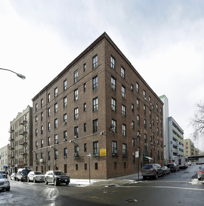 2489 Morris Ave in Bronx, NY - Foto de edificio