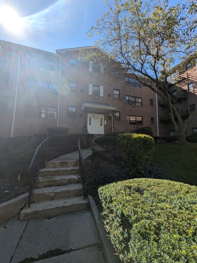214 Prospect Ave, Unit 3A in Hackensack, NJ - Building Photo - Building Photo