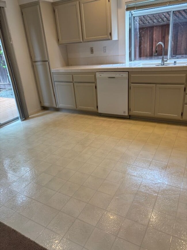 3025 Staples Ranch Dr in Pleasanton, CA - Building Photo - Building Photo