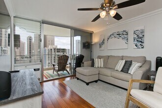 1717 Ala Wai Blvd in Honolulu, HI - Building Photo - Building Photo