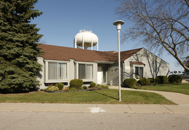 Stratford Square Apartments in Davison, MI - Building Photo - Building Photo