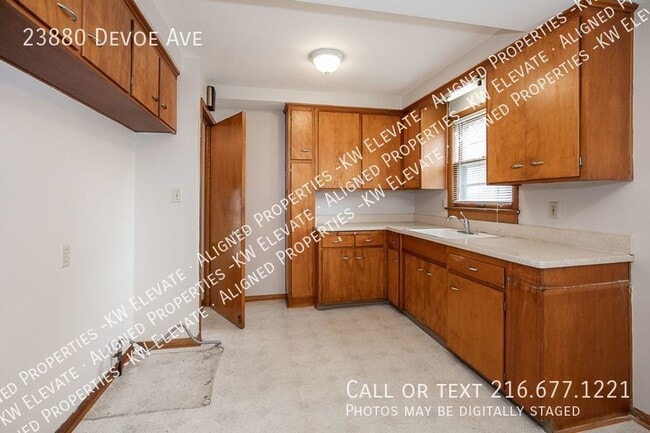 23880 Devoe Ave in Euclid, OH - Building Photo - Building Photo