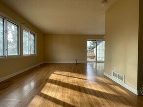 8433 Toledo Ave N in Minneapolis, MN - Building Photo - Building Photo