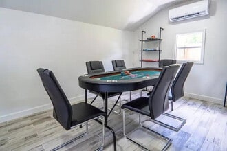 9096 Dubois Blvd in Orlando, FL - Foto de edificio - Building Photo