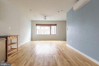 1306 Hope St, Unit B in Philadelphia, PA - Building Photo - Building Photo