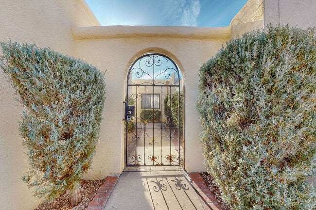 property at 1505 Donette Pl NE