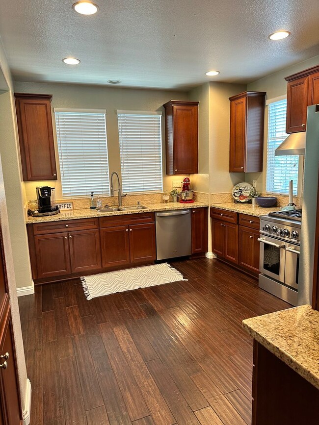 27 Rinehart Rd in Mission Viejo, CA - Building Photo - Building Photo