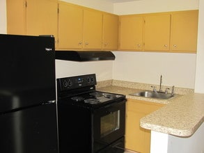 Oakdale Farms in Norfolk, VA - Building Photo - Building Photo