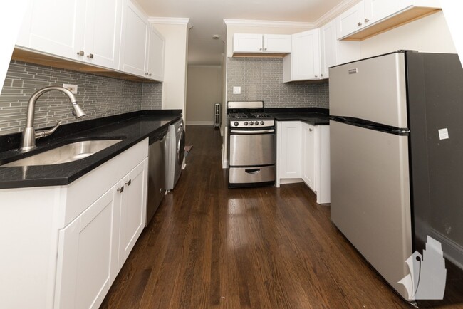 1056 W Lill Ave, Unit 1056-3 in Chicago, IL - Building Photo - Building Photo