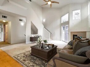 1075 Esparanza Way in San Jose, CA - Building Photo - Building Photo