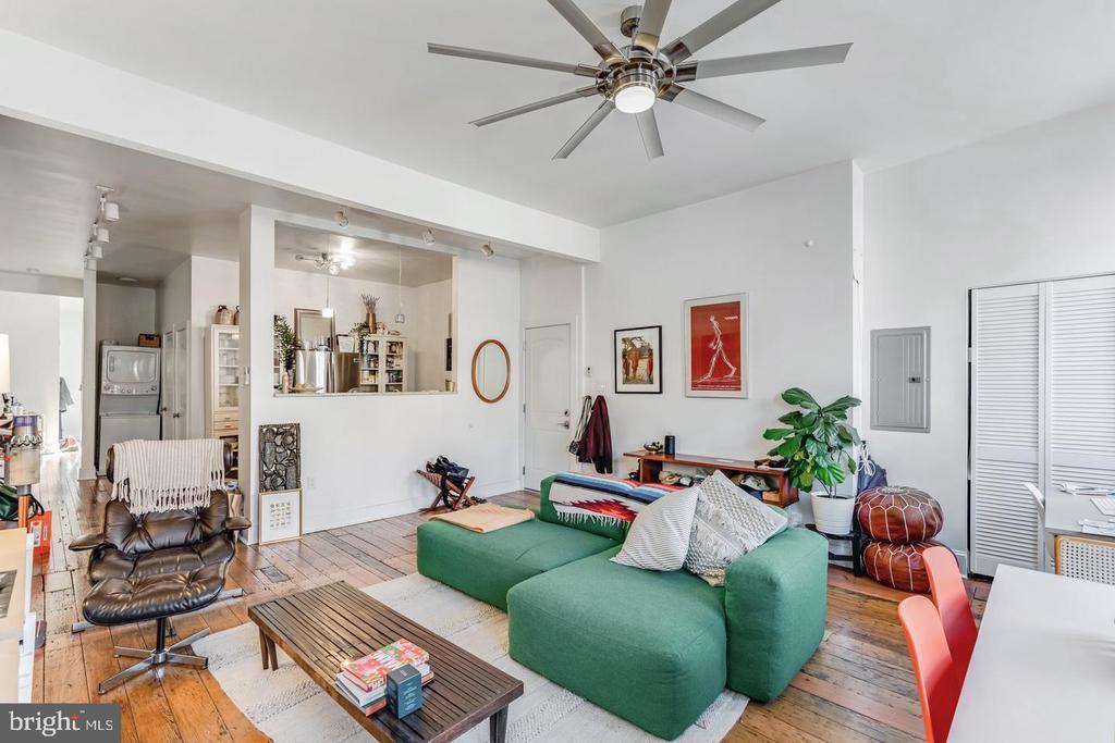 519 S 5th St in Philadelphia, PA - Building Photo