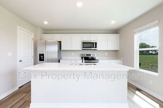 2452 SE Creekhill Way in West Des Moines, IA - Building Photo - Building Photo