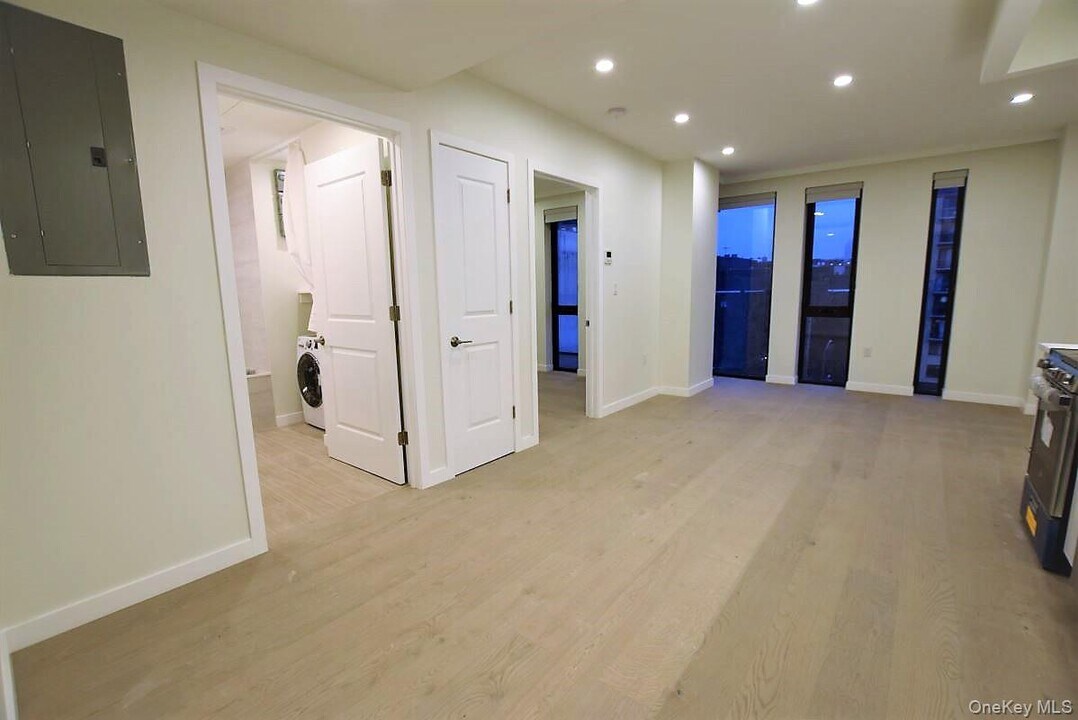 41-26-41-44 44th St in Queens, NY - Building Photo