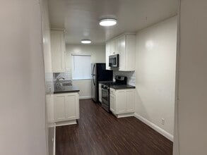 11168 Camarillo St in Los Angeles, CA - Building Photo - Building Photo