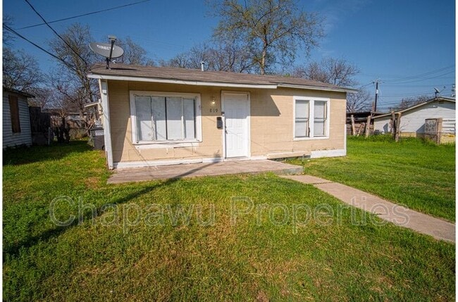 819 Larry St in San Antonio, TX - Building Photo - Building Photo