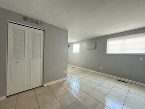 7104 Oxford Ave in Philadelphia, PA - Building Photo - Building Photo