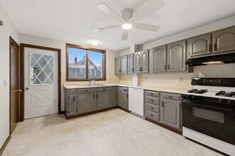 54 Thomas St in Medford, MA - Building Photo - Building Photo