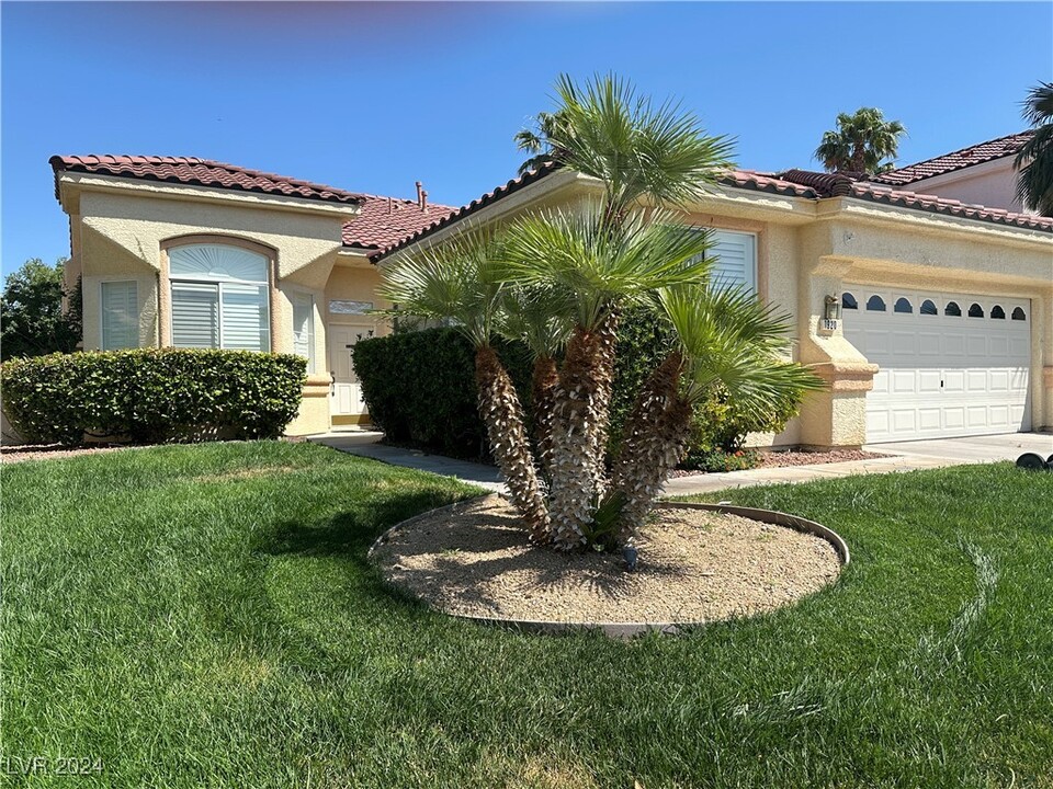 1920 Park Shadows Ln in Las Vegas, NV - Building Photo