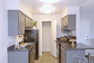 Arcadia Walk in Phoenix, AZ - Building Photo - Interior Photo