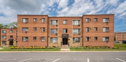 Chillum Terrace Apartments in Hyattsville, MD - Foto de edificio - Building Photo