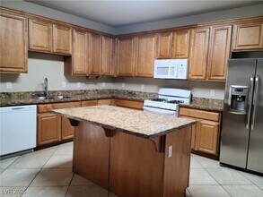 57 W Kraft Ave in North Las Vegas, NV - Foto de edificio - Building Photo
