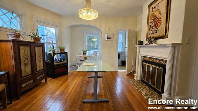 1 Woodstock Ave, Unit 1 in Boston, MA - Building Photo - Building Photo