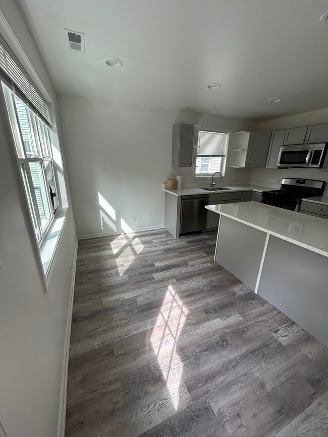 127 John St, Unit Apt 2